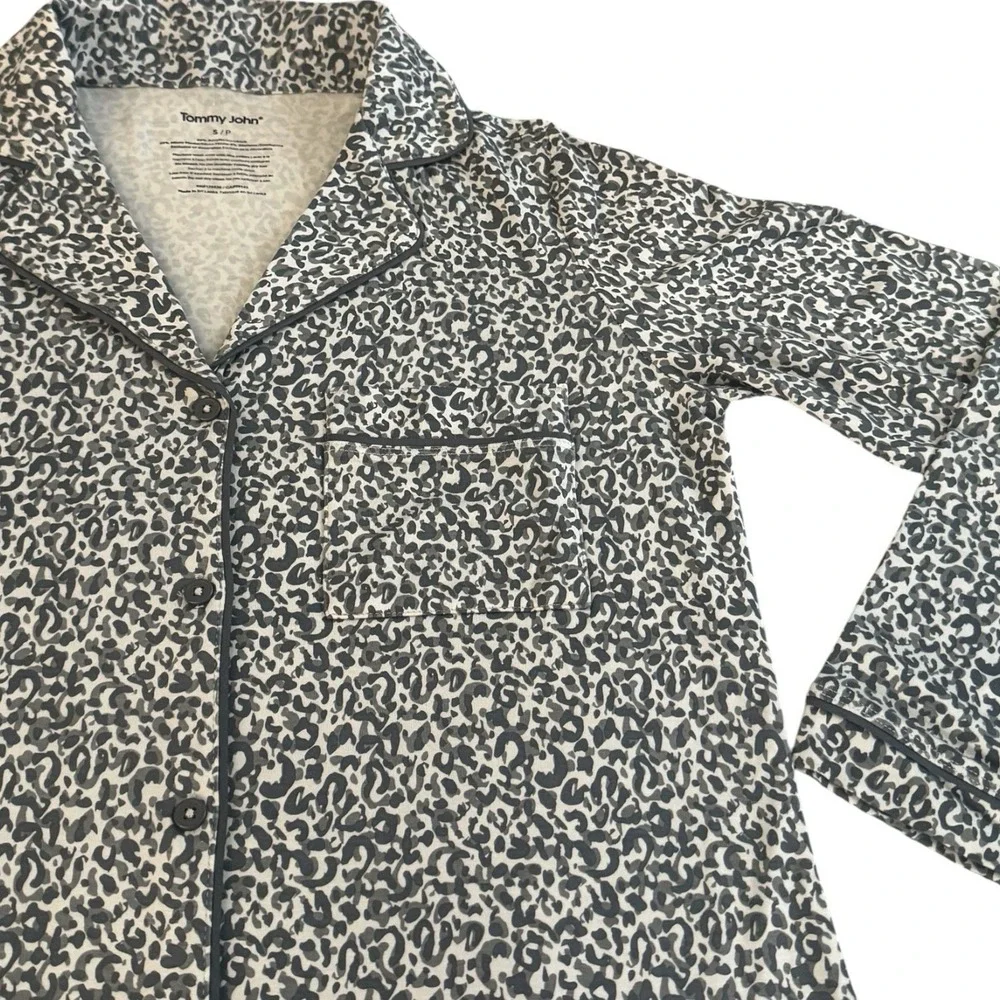 NWOT Tommy John Pajama Set Pant/Long Sleeve Gray Leopard Women's Size  Small